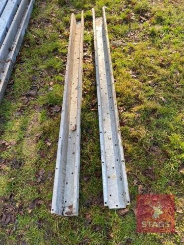 2 GALVANISED UPRIGHTS