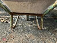 WHEELBARROW (29) - 6