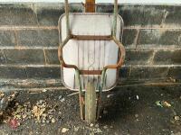 WHEELBARROW (29) - 9