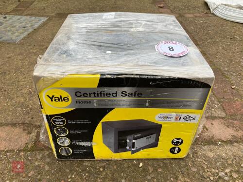 YALE COMBINATION/KEY SAFE (8)