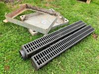 MANHOLE SURROUND & DRAINAGE CHANNEL (38) - 10