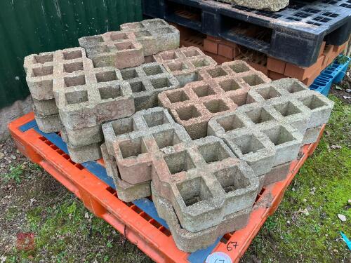 40 CONCRETE GRASS BLOCKS (67)