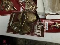 LARGE QTY OF BRASS DOOR ASSESSORIES - 4