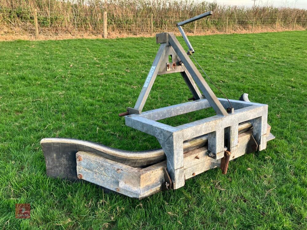 ACRE GALVANISED YARD SCRAPPER