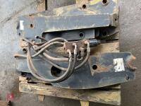 QUICKE ALO BRACKETS & VALVE - 5