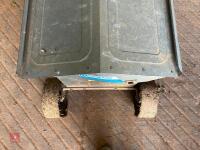 IAE 8' GALVANISED SHEEP CREEP FEEDER (4) - 6