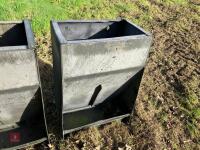 2 PLASTIC PIG FEEDERS - 3