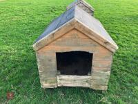 4' X 3' 3'' DOG KENNEL (1)