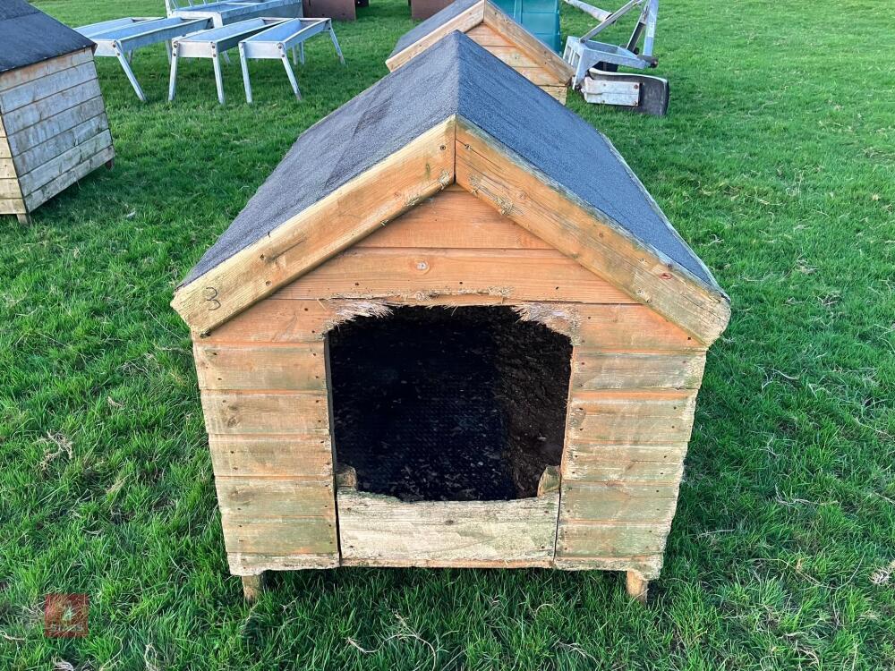 4' X 3' 3'' DOG KENNEL (3)