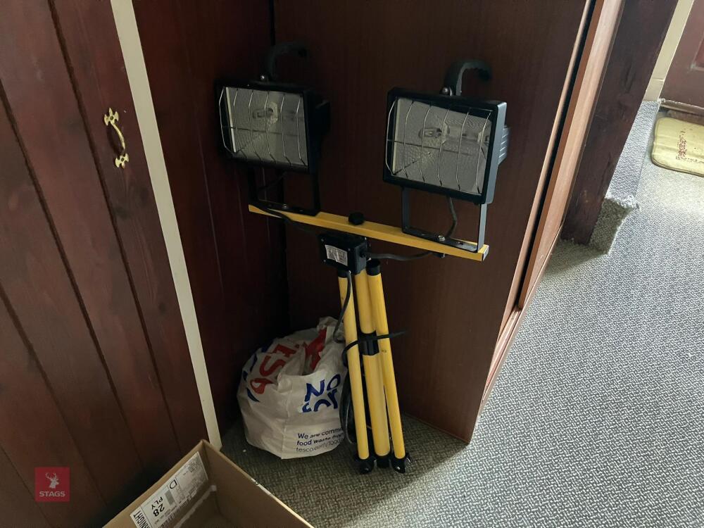 ELECTRIC SET OF WORKLIGHTS