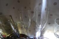 LARGE QTY OF GLASSWARE - 9