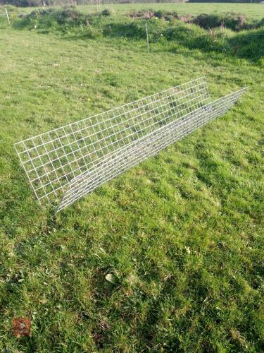 V-SHAPED HAYRACK MESH