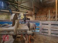 HEAVY DUTY SAW BENCH - 3