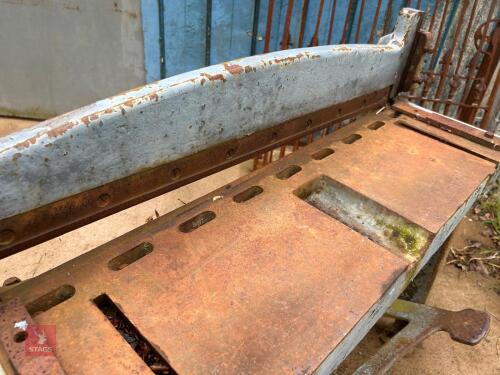 LARGE STAND CUT METAL GUILLOTINE