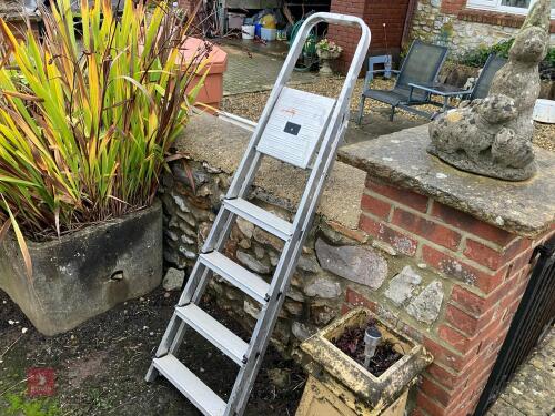 ALUMINIUM STEP LADDER