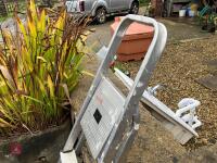 ALUMINIUM STEP LADDER - 6