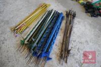 25 PLASTIC ELECTRIC FENCING STAKES - 7