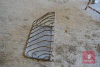 SMALL GALVANISED HAY RACK - 4