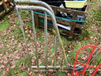 2 ANTI WEAVE BARS & SADDLE RACK - 3