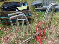 2 ANTI WEAVE BARS & SADDLE RACK - 5