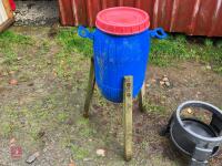 POULTRY FEEDER & DRINKER - 7