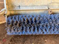 SUTON GALVANISED 7'6'' BUCKET BRUSH - 10