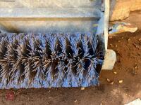 SUTON GALVANISED 7'6'' BUCKET BRUSH - 11