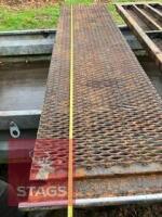 PAIR OF LOADING RAMPS