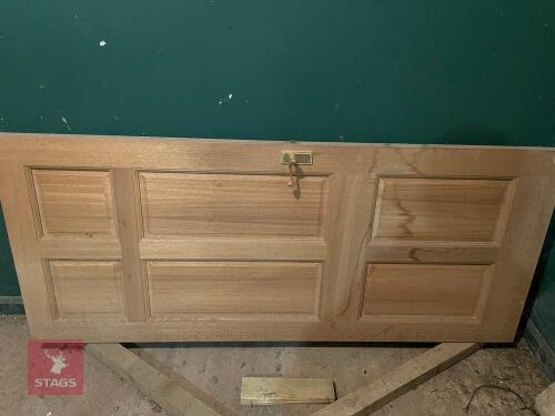 HARDWOOD DOOR WITH HANDLE