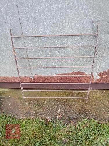 IRON HURDLE FENCING (S/R)