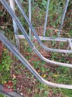 COVERED GALVANISED ROUND BALE FEEDER - 3