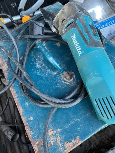 MAKITA CUTTER