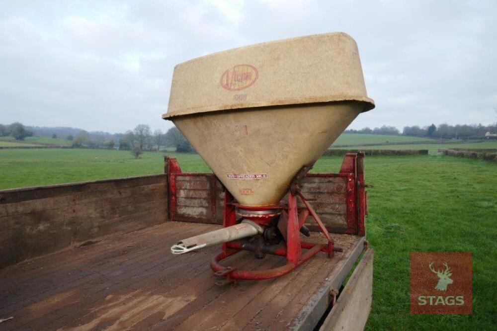 VICON 600 FERTILISER SPREADER