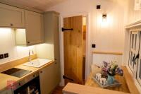 LUXURY SHEPHERDS HUT - 9