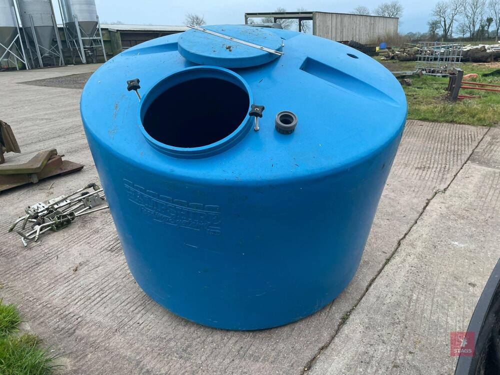 APPROX 1200L WATER TANK