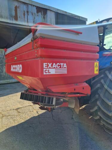 ACCORD FERTILISER SPREADER