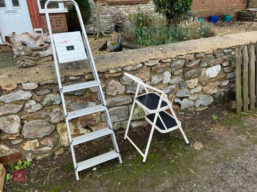 AL STEP LADDER AND SMALL STEP