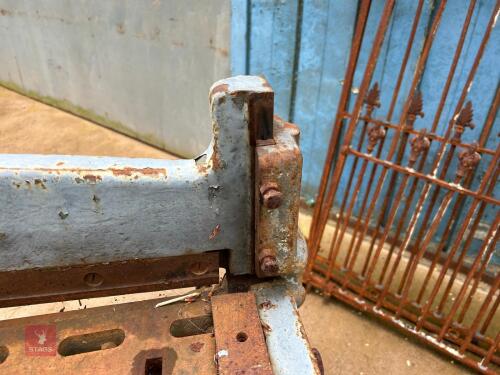 LARGE STAND CUT METAL GUILLOTINE