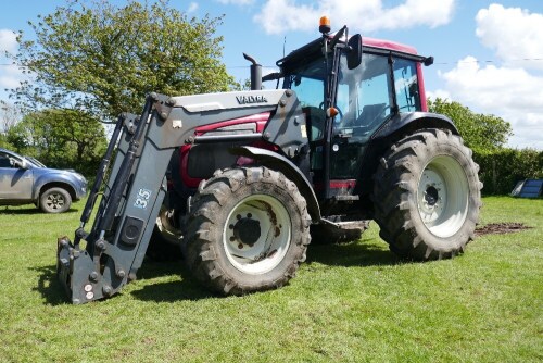 2009 VALTRA A92 4WD TRACTOR C/W LOADER