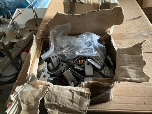 BOX OF SS ANGLE BRACKETS & PINS