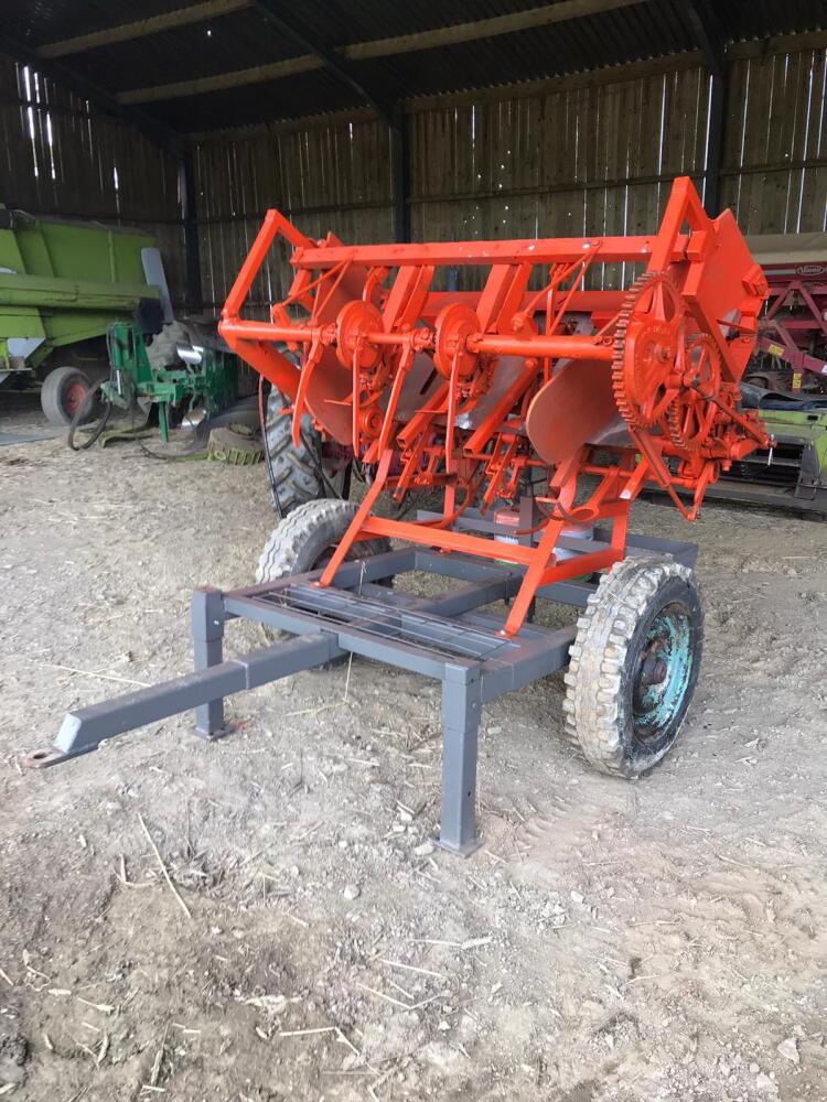 RUSHTON & HORNSBY STRAW TRUSSER