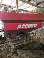 KVERNELAND ACCORD EXACTA-EL FERT SPREADER