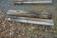 4 X 6' STRAIGHT IRON POSTS - 2