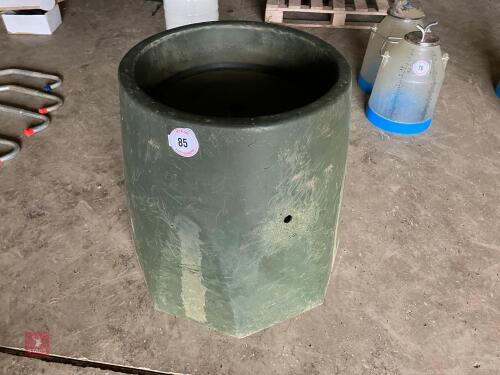 FREESTANDING MINERAL BLOCK HOLDER