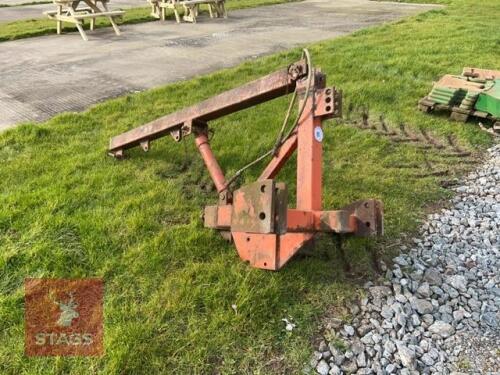 3 POINT LINKAGE BAG LIFTER