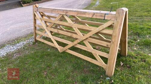 8' 10'' WOODEN FIELD GATE