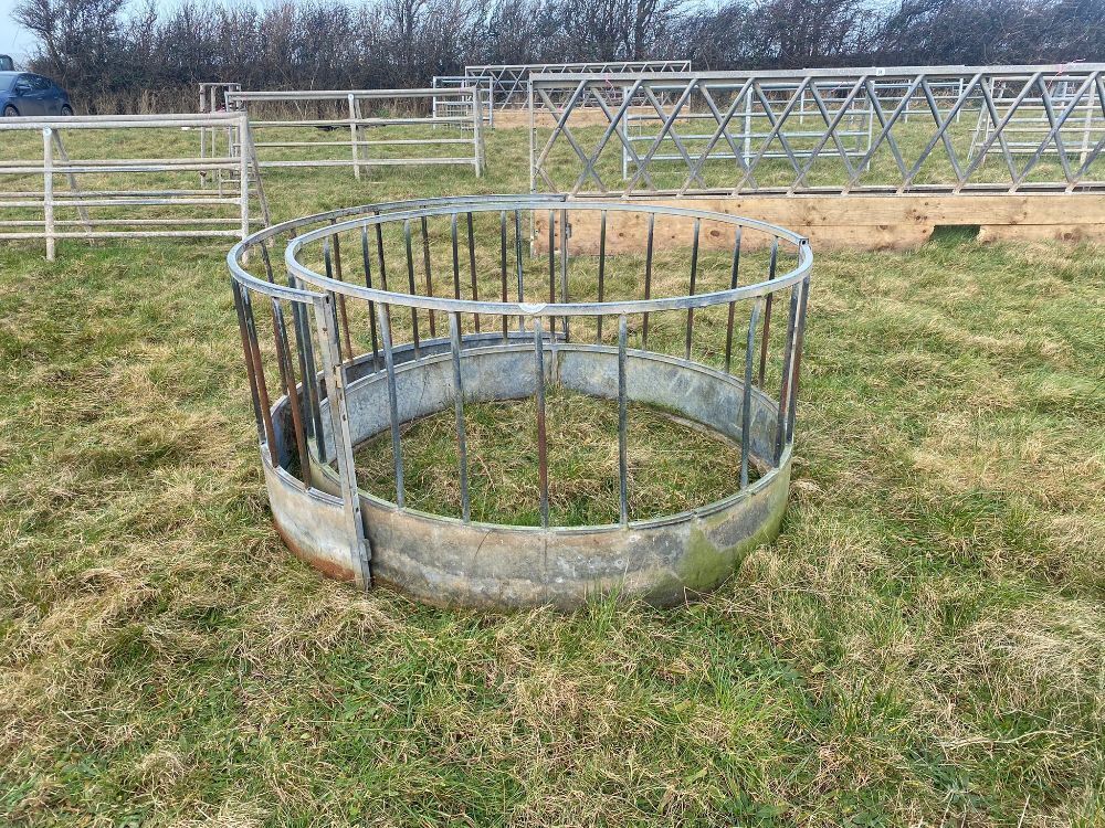 1 & 1/2 ROUND SHEEP FEEDER