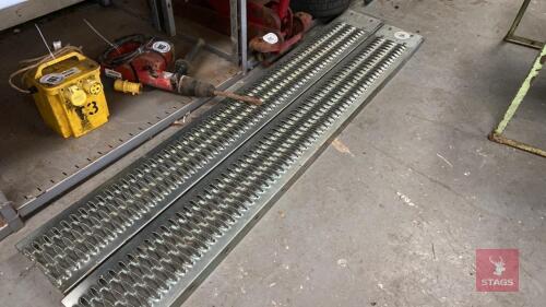 PAIR OF TRAILER LOADING RAMPS