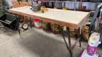 FOLDING TRESSEL TABLE