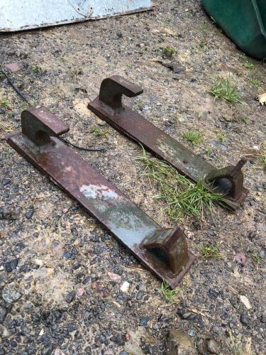 PAIR OF LOADER BRACKETS